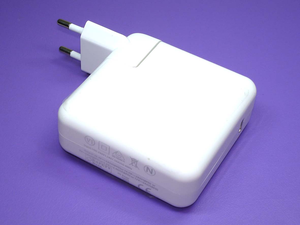 Блок питания (сетевой адаптер) для ноутбука Apple A1718, MNF72LL/A (USB Type-C, 61W) OEM